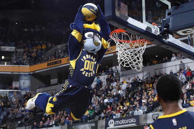 高尔夫球重庆女子公开赛：泰国球手纳塔克里塔逆转夺冠